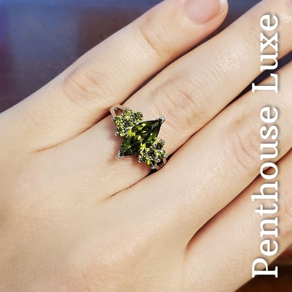 🔥 CLEARANCE! Marquise Cut Green Peridot Ring - Picture 4 of 5